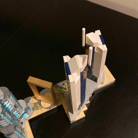 Retired Lego Architecture Skyline Collection Dubai 21052 - Picture 8 of 9
